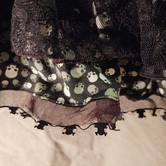 Tripp NYC womens MD gray skull  black lace ruffles skirt Hot Topic vintage NWOT - Picture 5 of 11